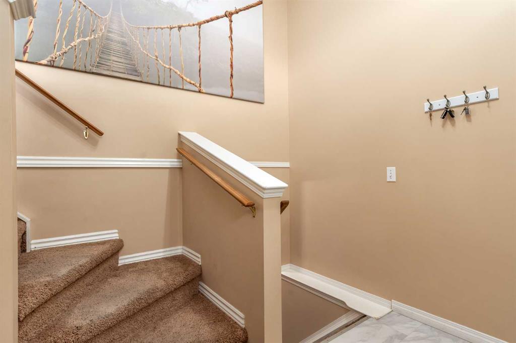 135 Covewood Close NE photo 2