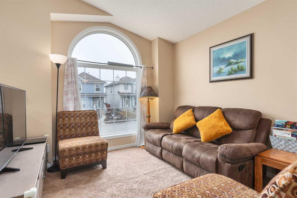 135 Covewood Close NE photo 3