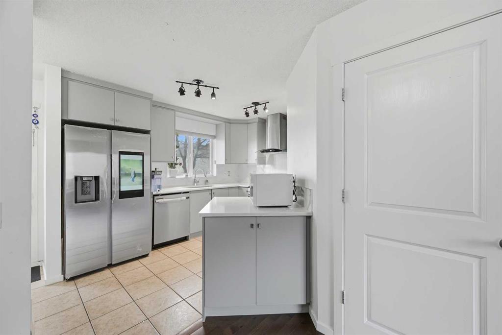 98 Panatella Hill NW photo 4