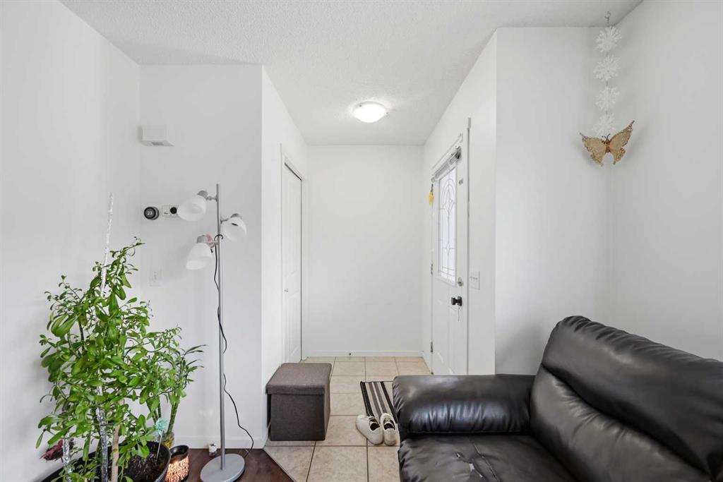 98 Panatella Hill NW photo 5