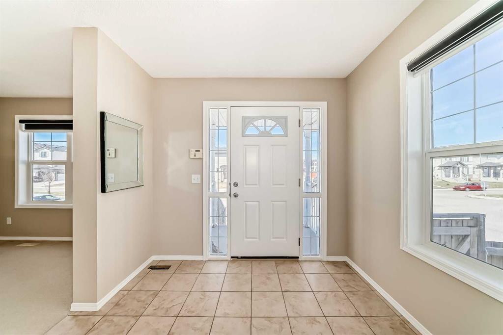 52 TARALAKE Street NE photo 4