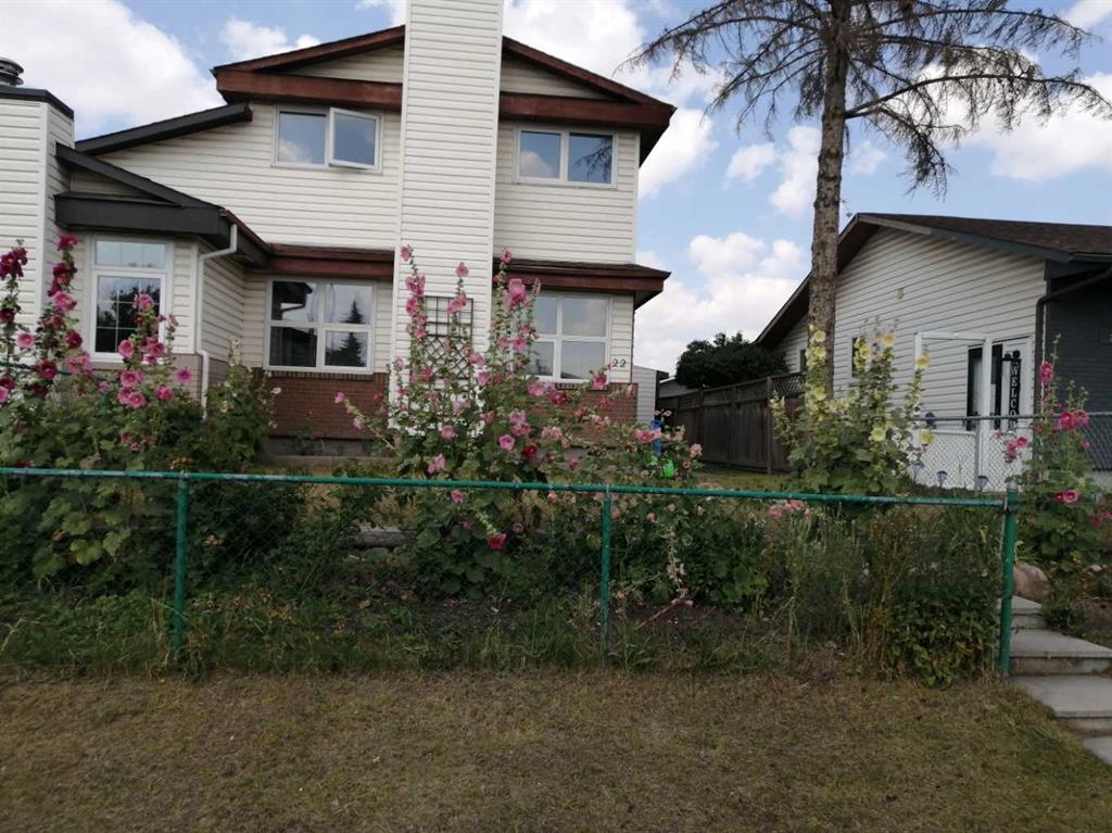 22 Whitman Close NE photo 3