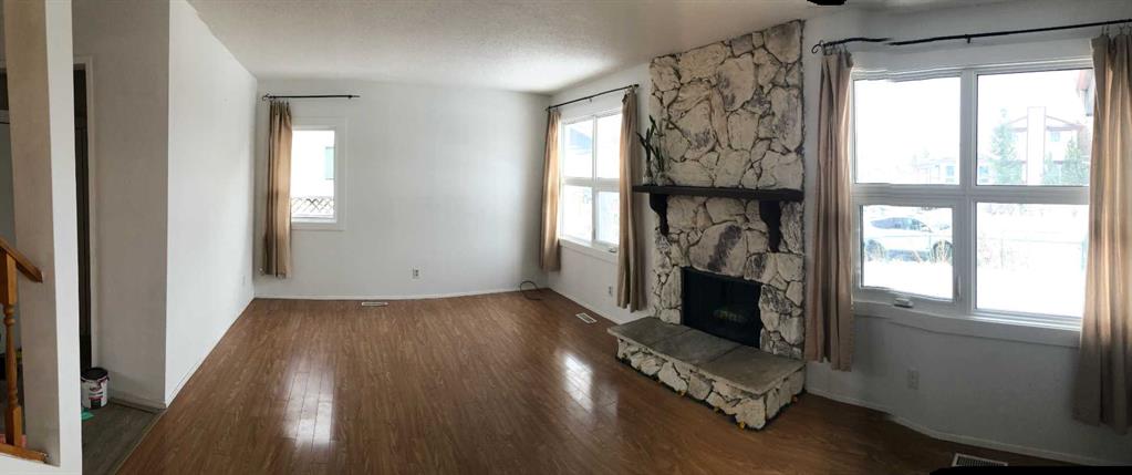 22 Whitman Close NE photo 5