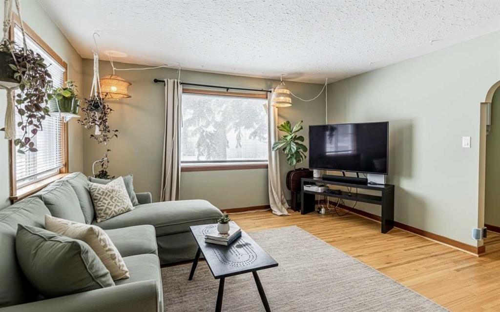 3423 1 Street NE photo 3