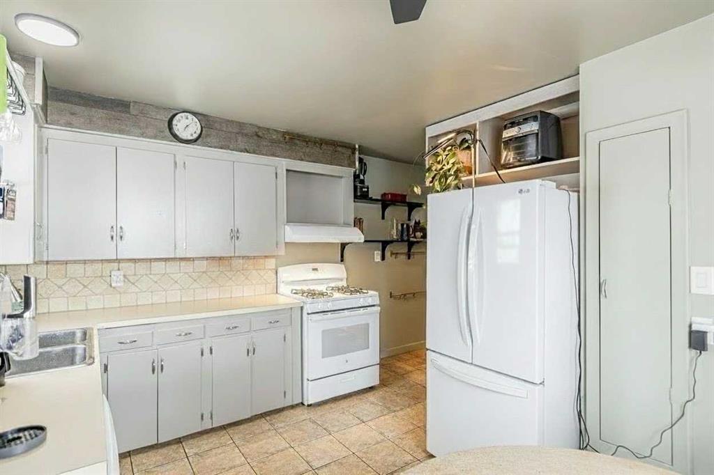 3423 1 Street NE photo 5
