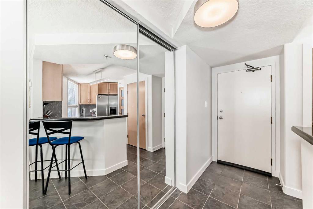 626 15 Avenue SW #703 photo 2