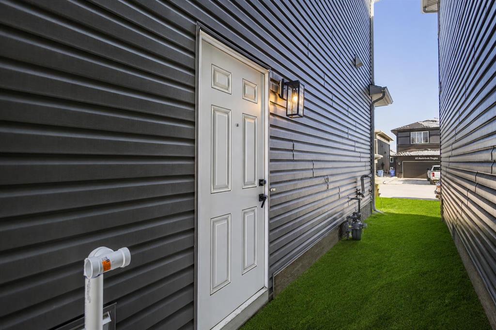 65 Amblefield Heights NW photo 3