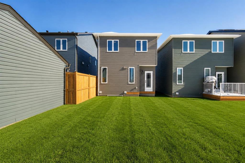 65 Amblefield Heights NW photo 4