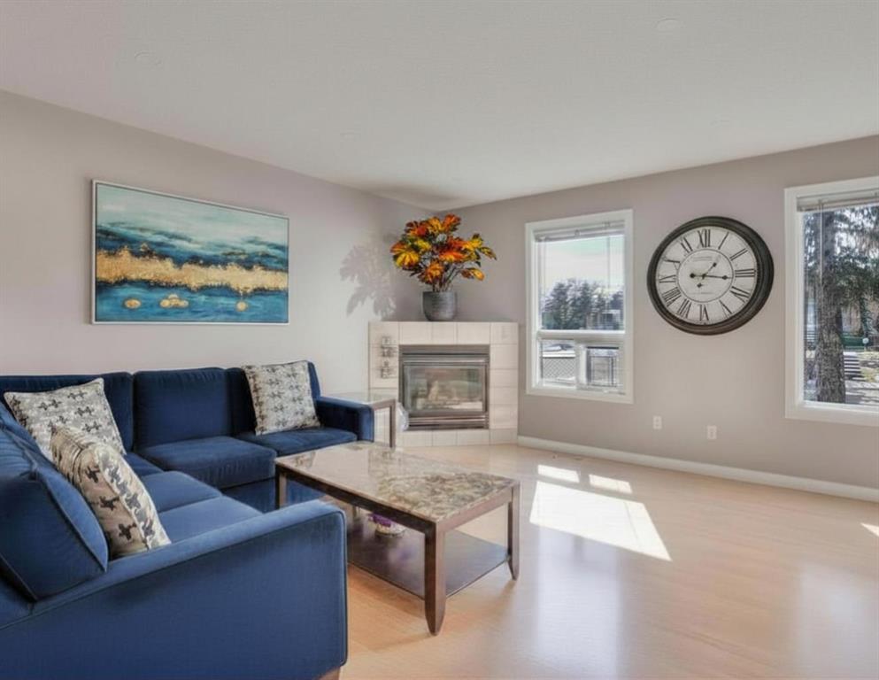 1004 Penrith Crescent SE photo 3