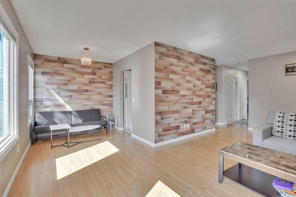 1004 Penrith Crescent SE photo 5