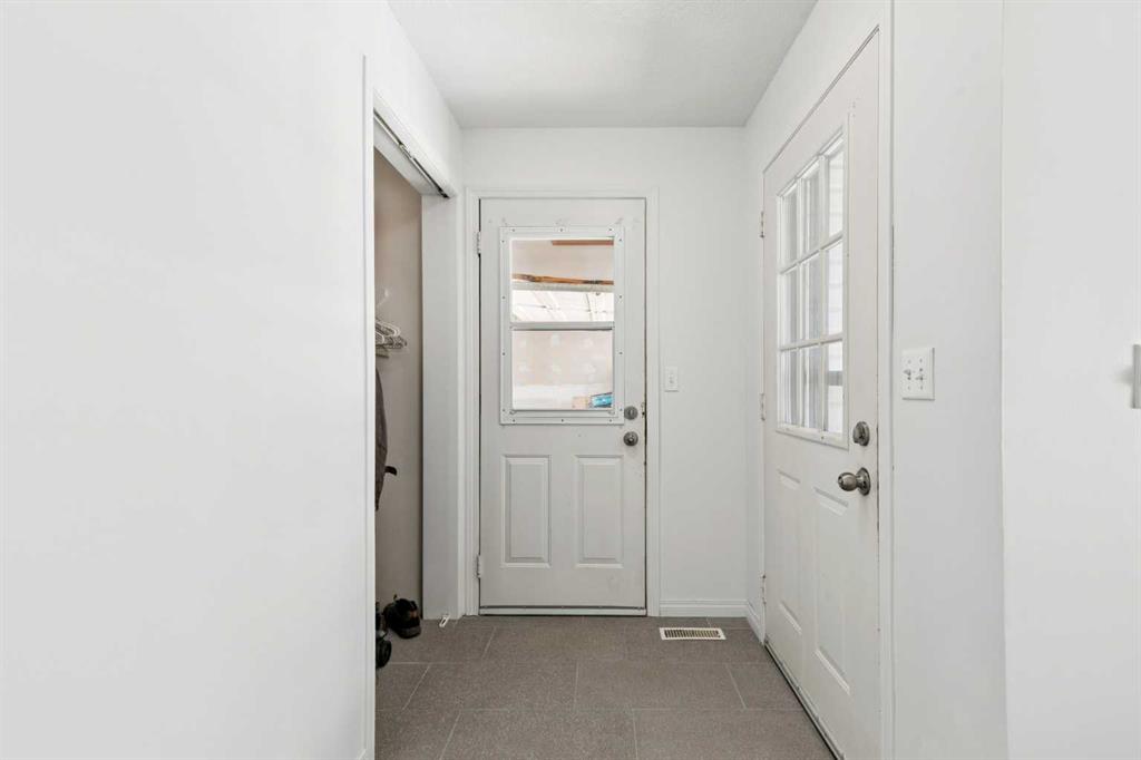 228 Marquis Place SE photo 3