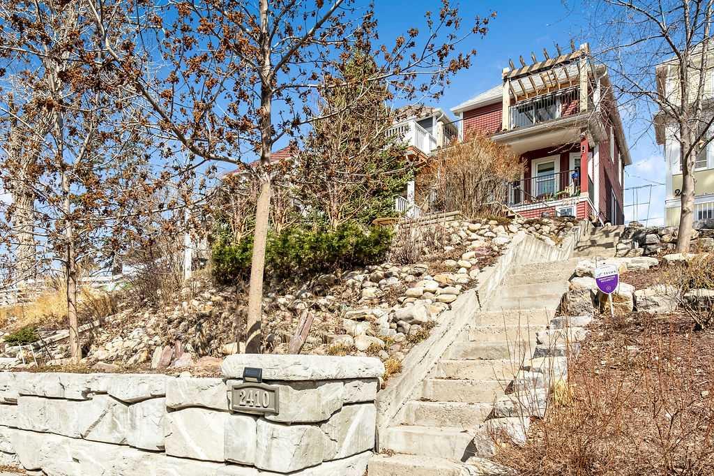 2410 16 Street SW photo 2