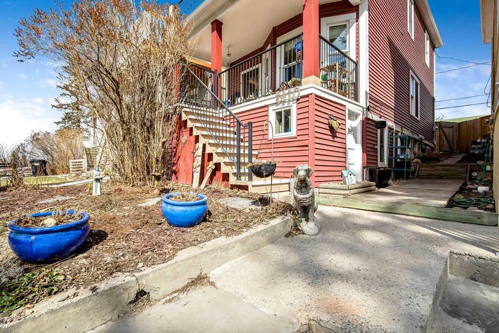 2410 16 Street SW photo 3