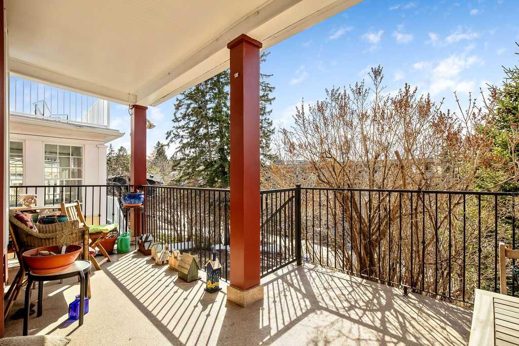 2410 16 Street SW photo 4