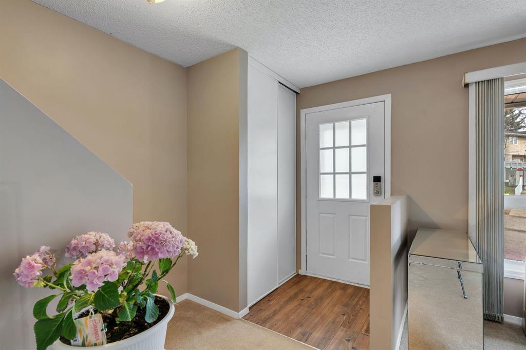 174 Woodmont Terrace SW photo 3