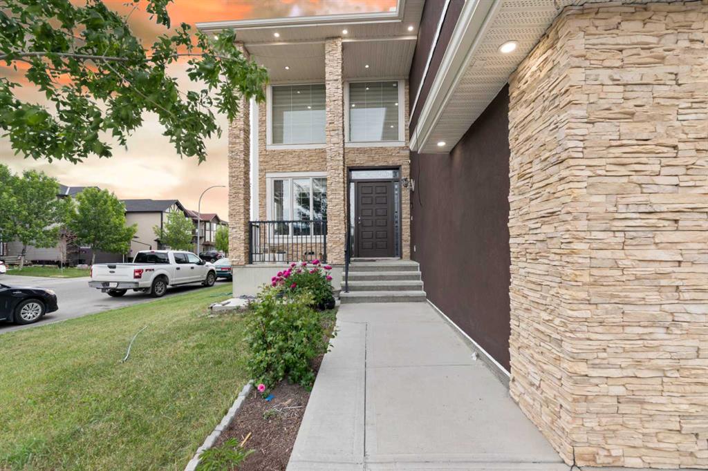 150 Saddlelake Grove NE photo 4
