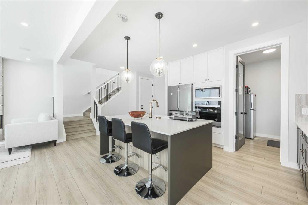 181 Amblehurst Rise NW photo 3