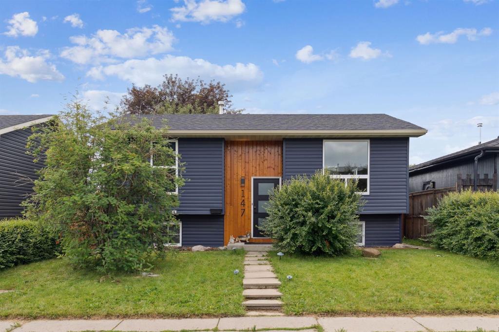 147 Falchurch Crescent NE photo 2