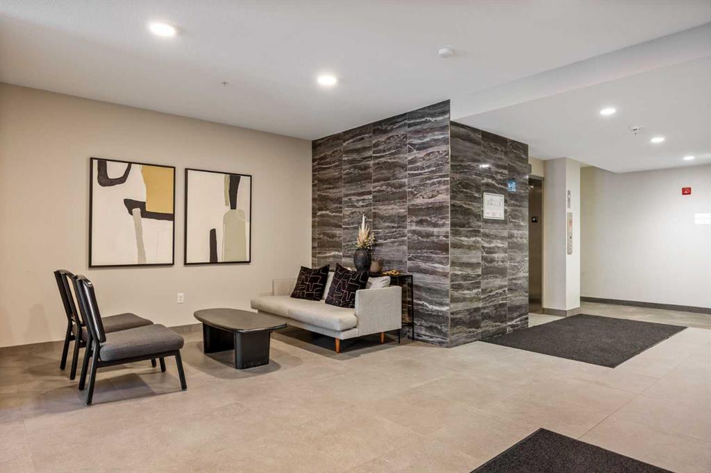 200 Shawnee Square SW #101 photo 4