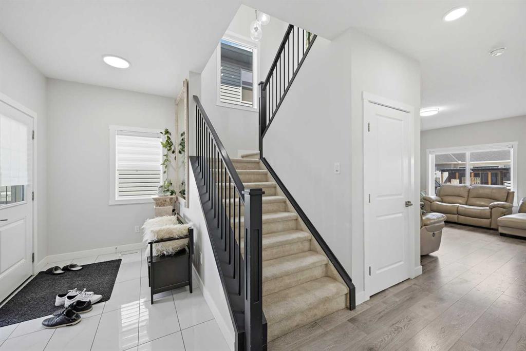 82 Legacy Glen Terrace SE photo 3