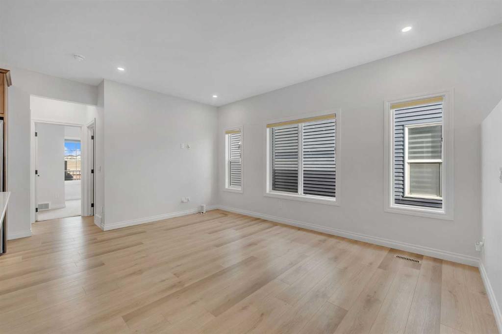 241 HOMESTEAD Terrace NE photo 5