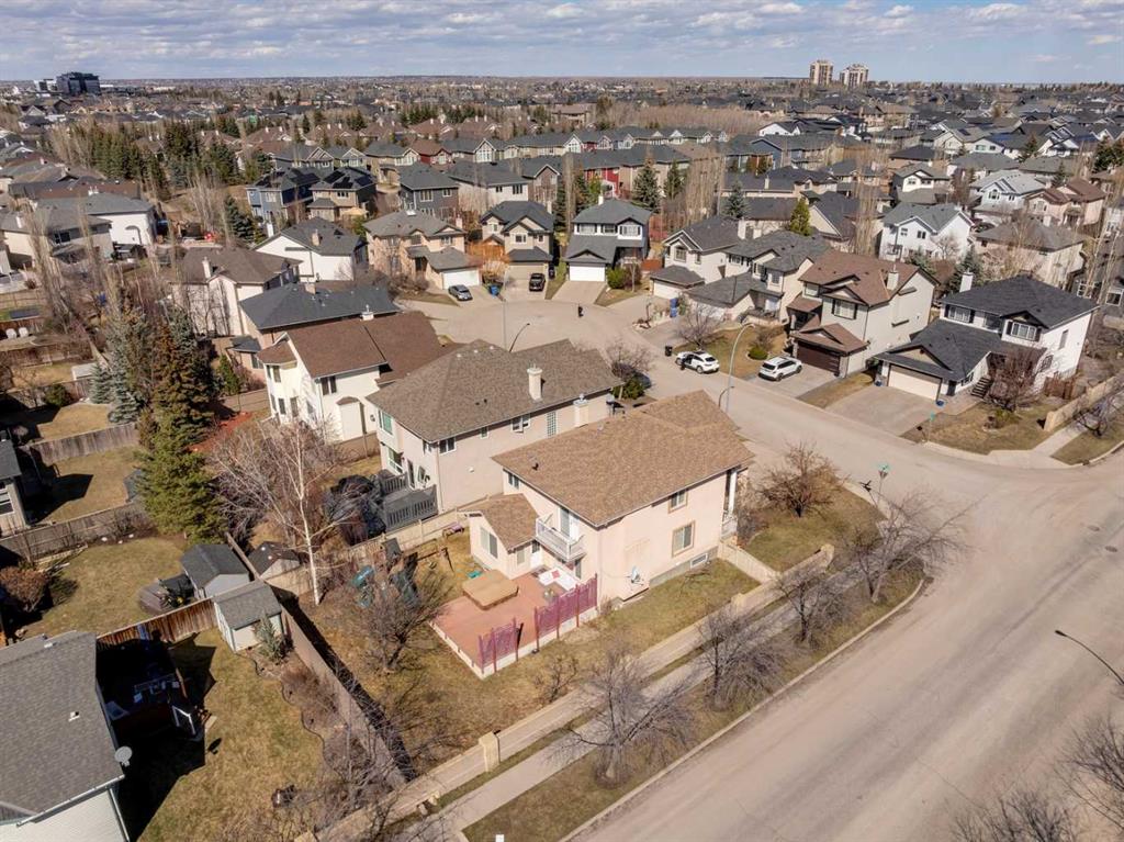 450 Wentworth Place SW photo 2