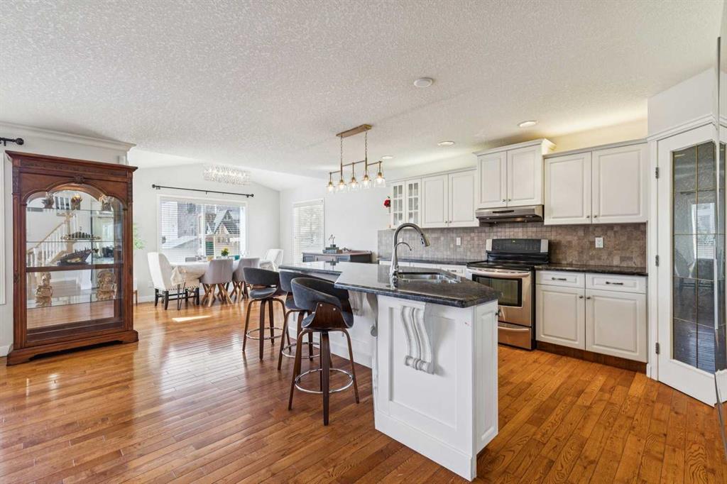 450 Wentworth Place SW photo 3