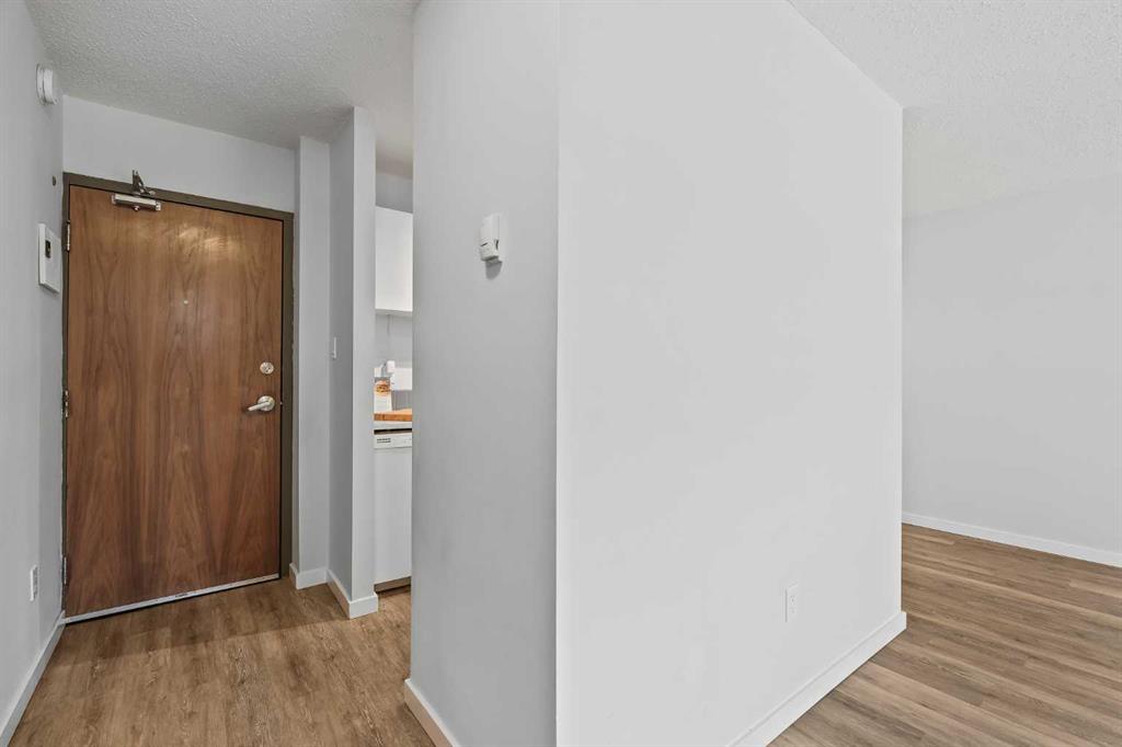 310 4 Avenue NE #204 photo 2