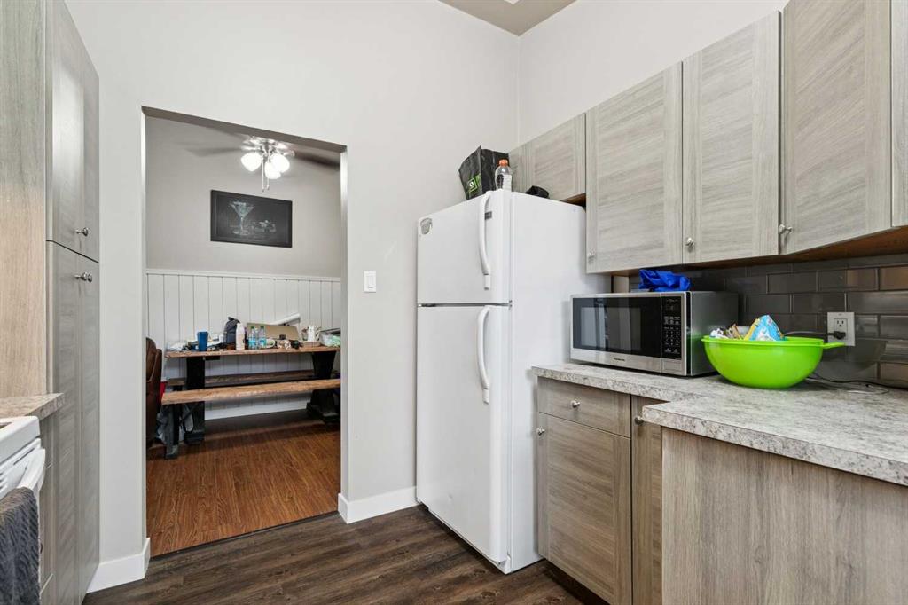 1440 45 Street SW photo 3