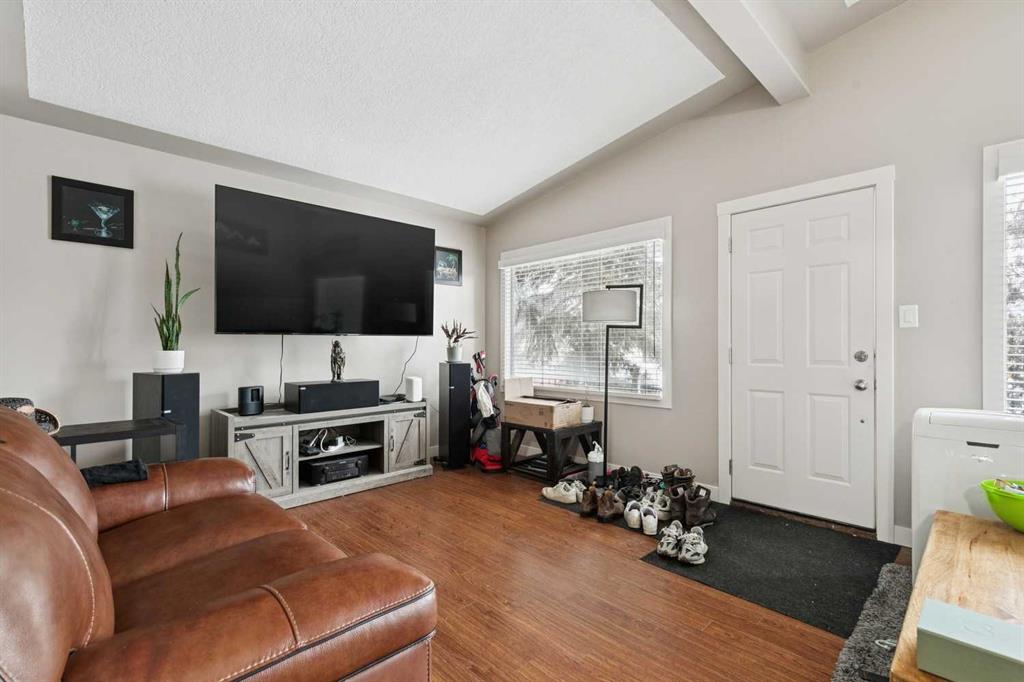 1440 45 Street SW photo 5