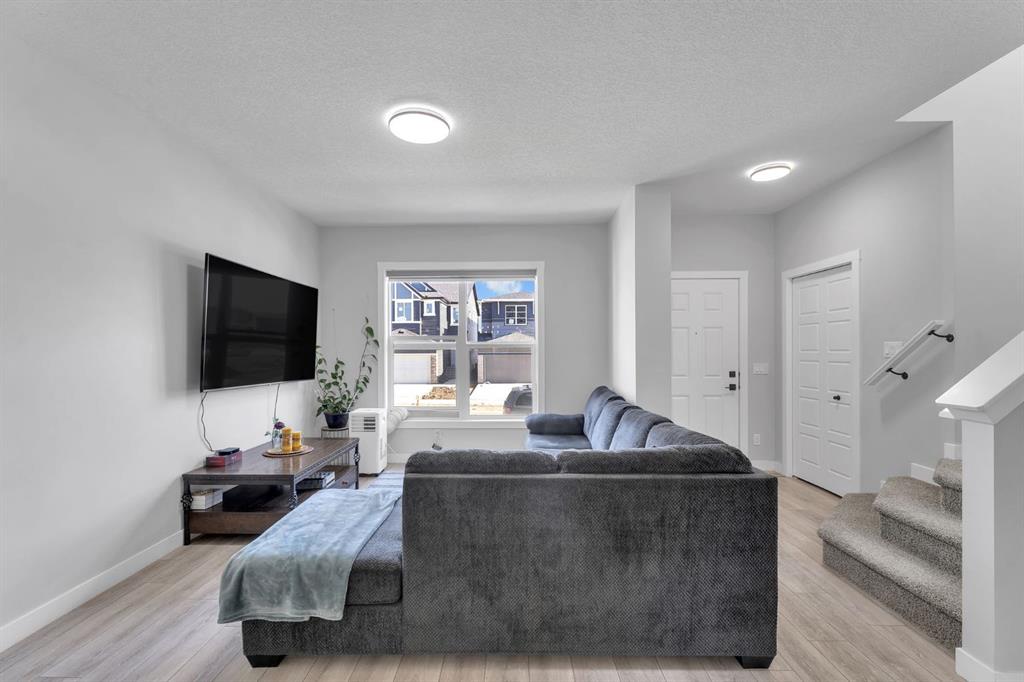 67 Corner Glen Gardens NE photo 5