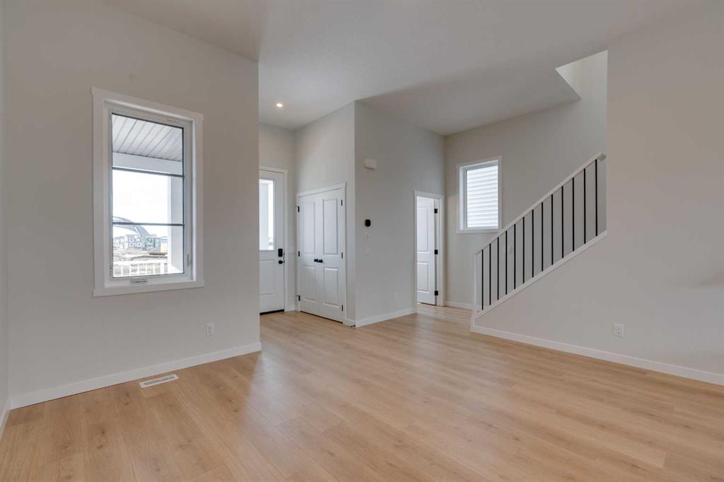 1273 Creekview Drive SW photo 3