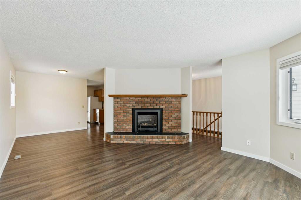 43 Macewan Park Heights NW photo 5