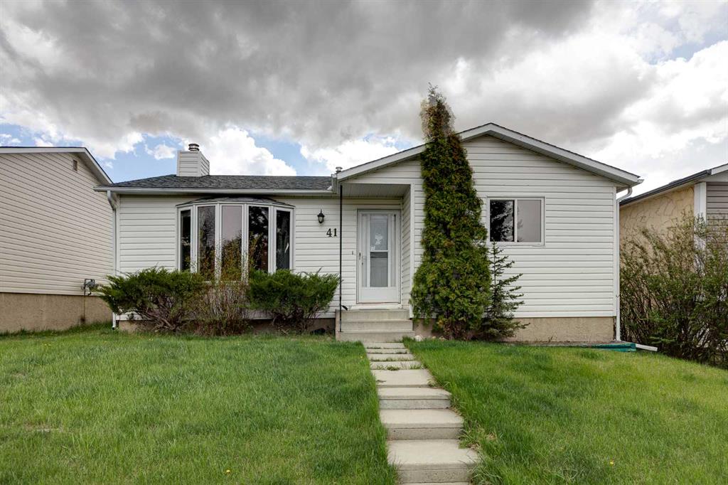 41 Alpine Crescent SE photo 2