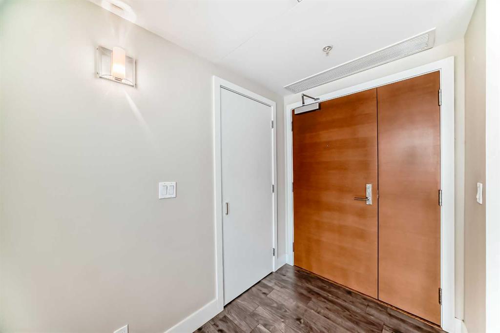 560 6 Avenue SE #204 photo 5