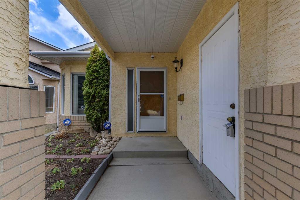 2856 Signal Hill Heights SW photo 2