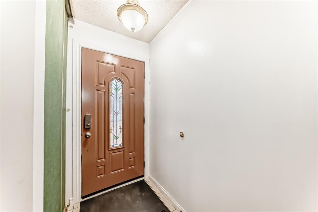 255 Falshire Way NE photo 3