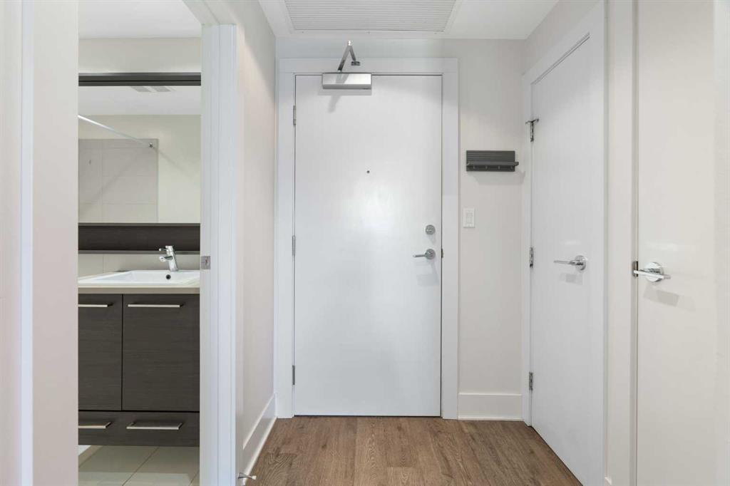 38 9 Street NE #701 photo 2