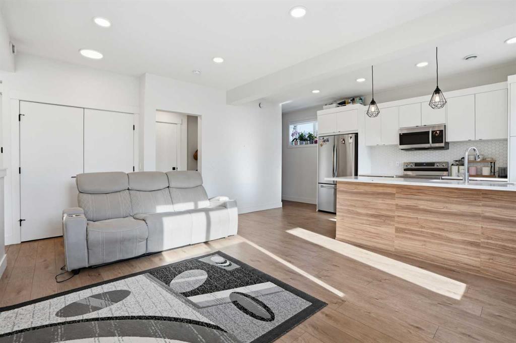 10060 46 Street NE #402 photo 5
