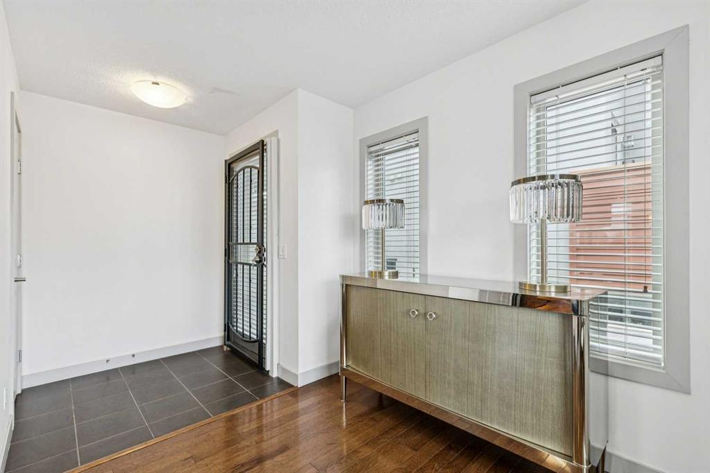 1905 27 Avenue SW #201 photo 2