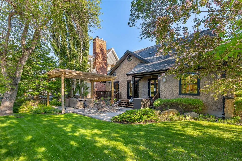 239 37 Avenue SW photo 3