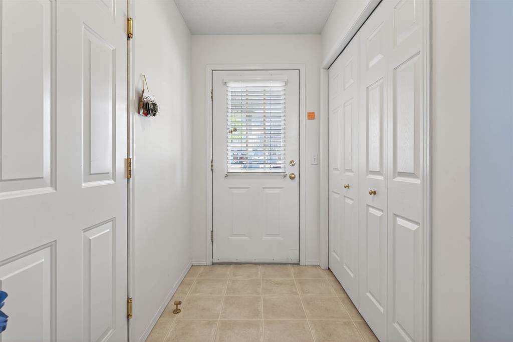 121 Rocky Ridge Court NW photo 2