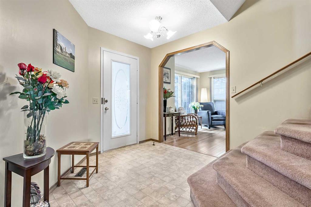 124 Catalina Place NE photo 3