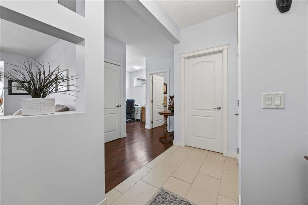 28 Evansview Manor NW photo 3