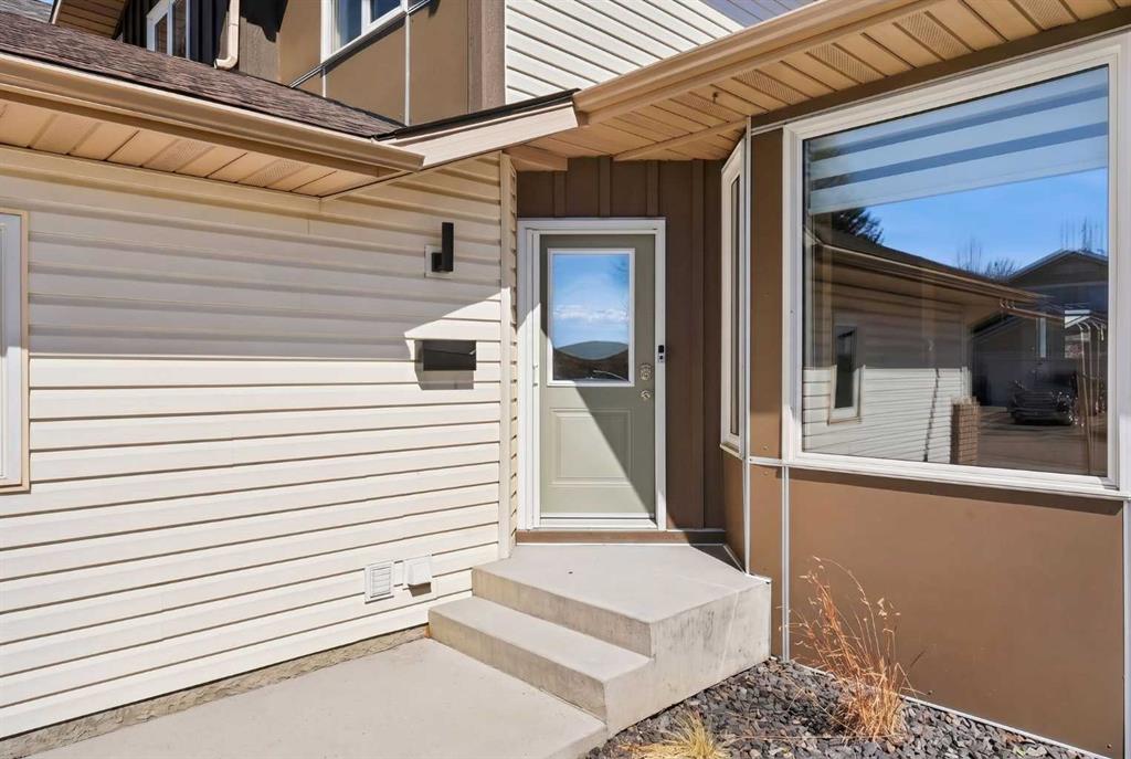 42 Sunvista Crescent SE photo 3