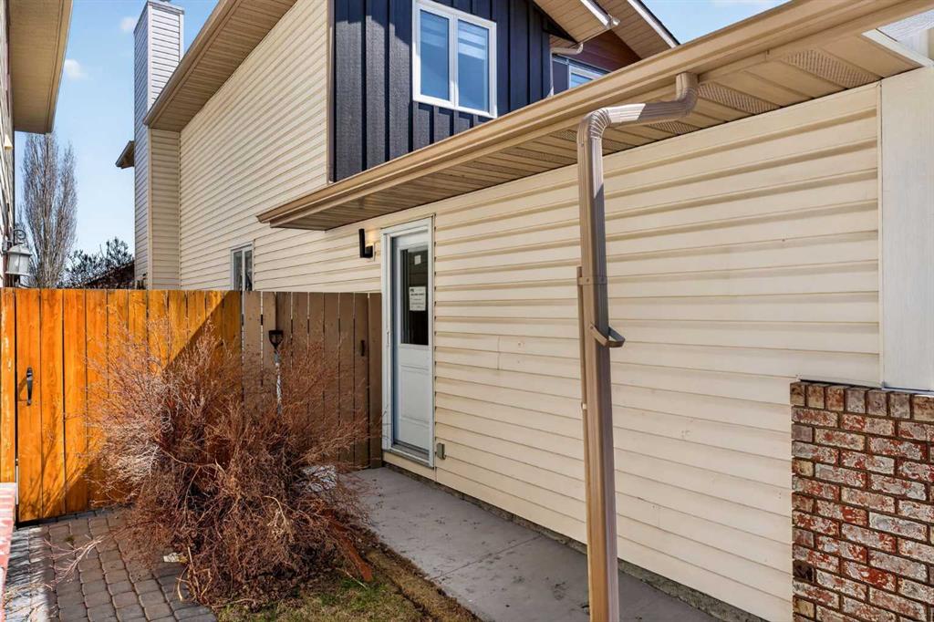 42 Sunvista Crescent SE photo 5