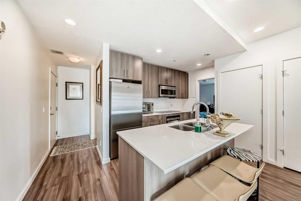 1629 38 Street SW #202 photo 3