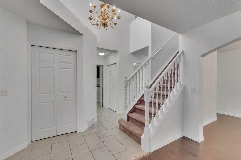 338 Panamount Drive NW photo 5
