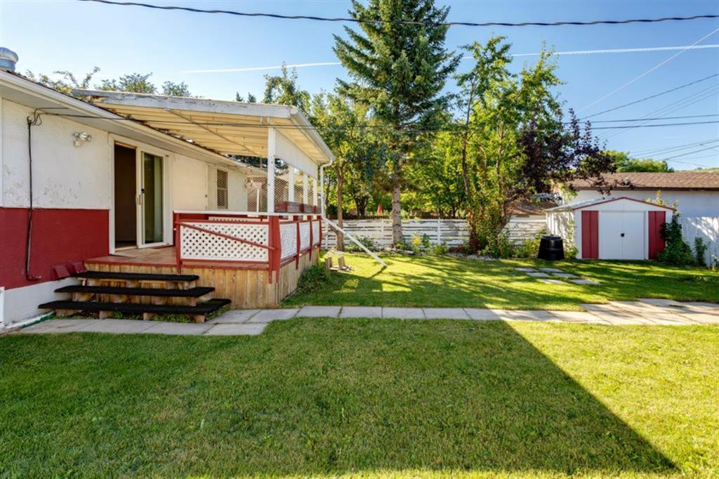 3915 73 Street NW photo 2