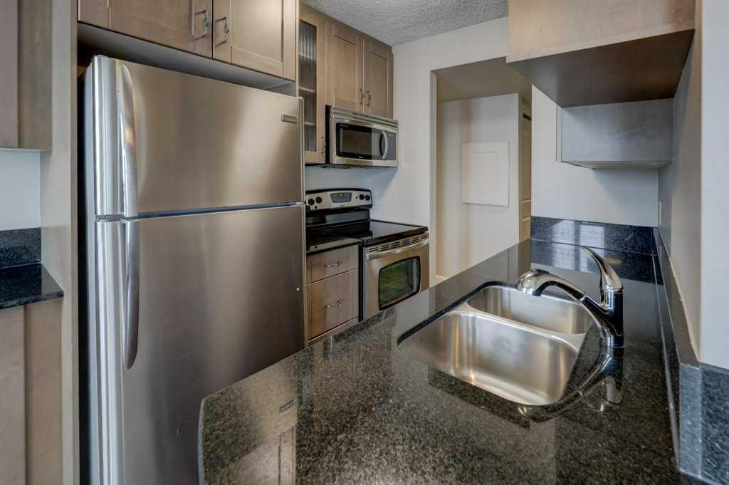 733 14 Avenue SW #905 photo 3